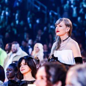 مغنية أميركا الأشهر تيلور سويفت