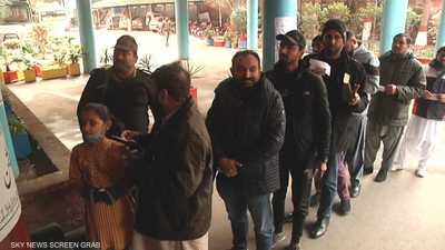 ملايين الناخبين يدلون بأصواتهم في الانتخابات الباكستانية