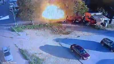 هجوم النبطية.. فيديو للحظة استهداف سيارة قيادي في حزب الله