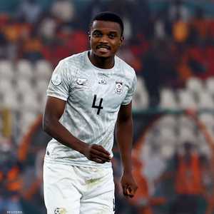 لاعب خط الوسط الجنوب إفريقي تيبوهو موكوينا