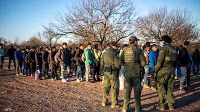 ولاية تكساس.. تشييد قاعدة عسكرية قرب الحدود لردع المهاجرين