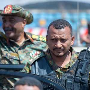 البرهان يتفقد قاعدة الفرقة الثالثة مشاة في شندي