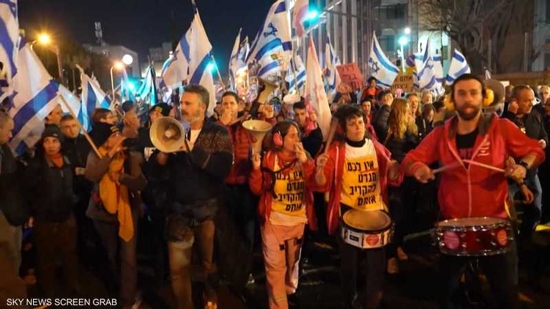 آلاف المتظاهرين الإسرائيليين يطالبون باستقالة الحكومة