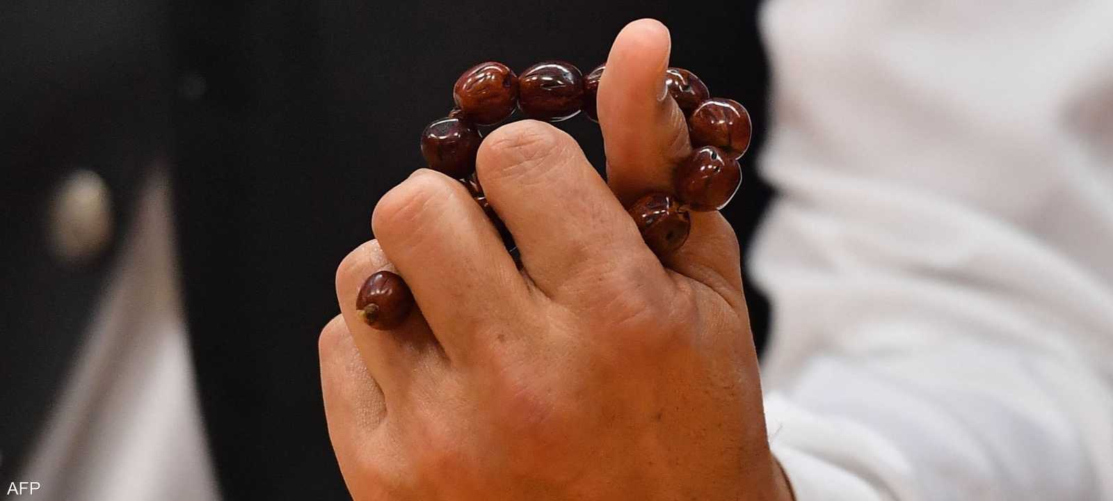 عمران خان يحاول الإمساك بـ"زمام" السلطة رغم حل تحريك إنصاف