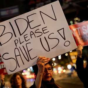 عائلات الرهائن تناشد بايدن للسعي للإفراج عنهم