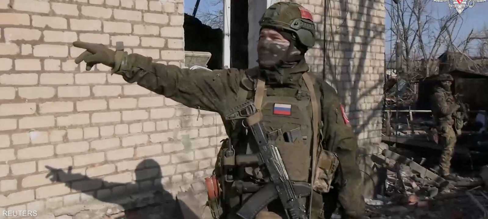 مقاتل من القوات الروسية في ضواحي أفدييفكا