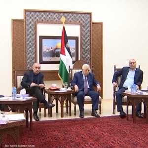 عباس يقبل استقالة حكومة اشتية ويكلفه بتسيير أعمالها