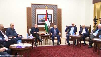 عباس يقبل استقالة حكومة اشتية ويكلفه بتسيير أعمالها