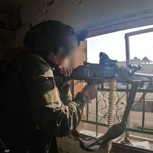 جندي إسرائيلي يرتدي خوذة مثبت عليها كاميرا