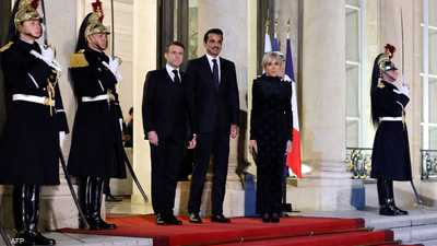 أمير قطر أثناء زيارته لفرنسا