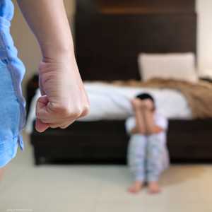 أرشيفية.. الطفلة تعرضت للتعنيف من زوجة والدها