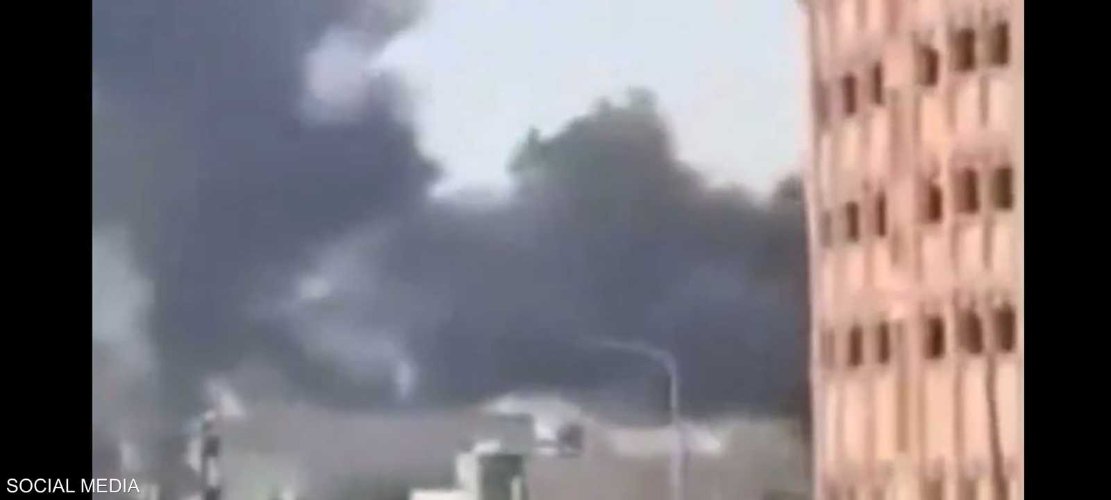 الأدخنة تتصاعد من مناطق الاشتباكات في الزاوية