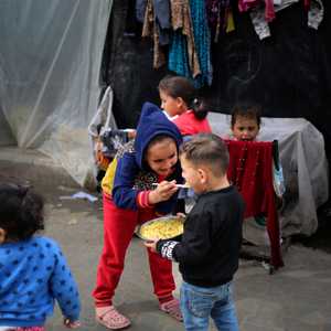 سكان غزة يعانون من أجل الحصول على الغداء