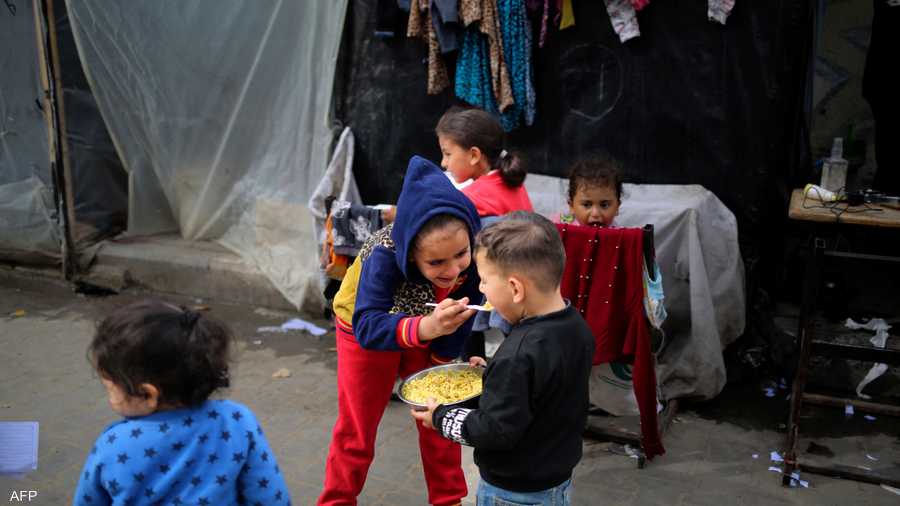 سكان غزة يعانون من أجل الحصول على الغداء