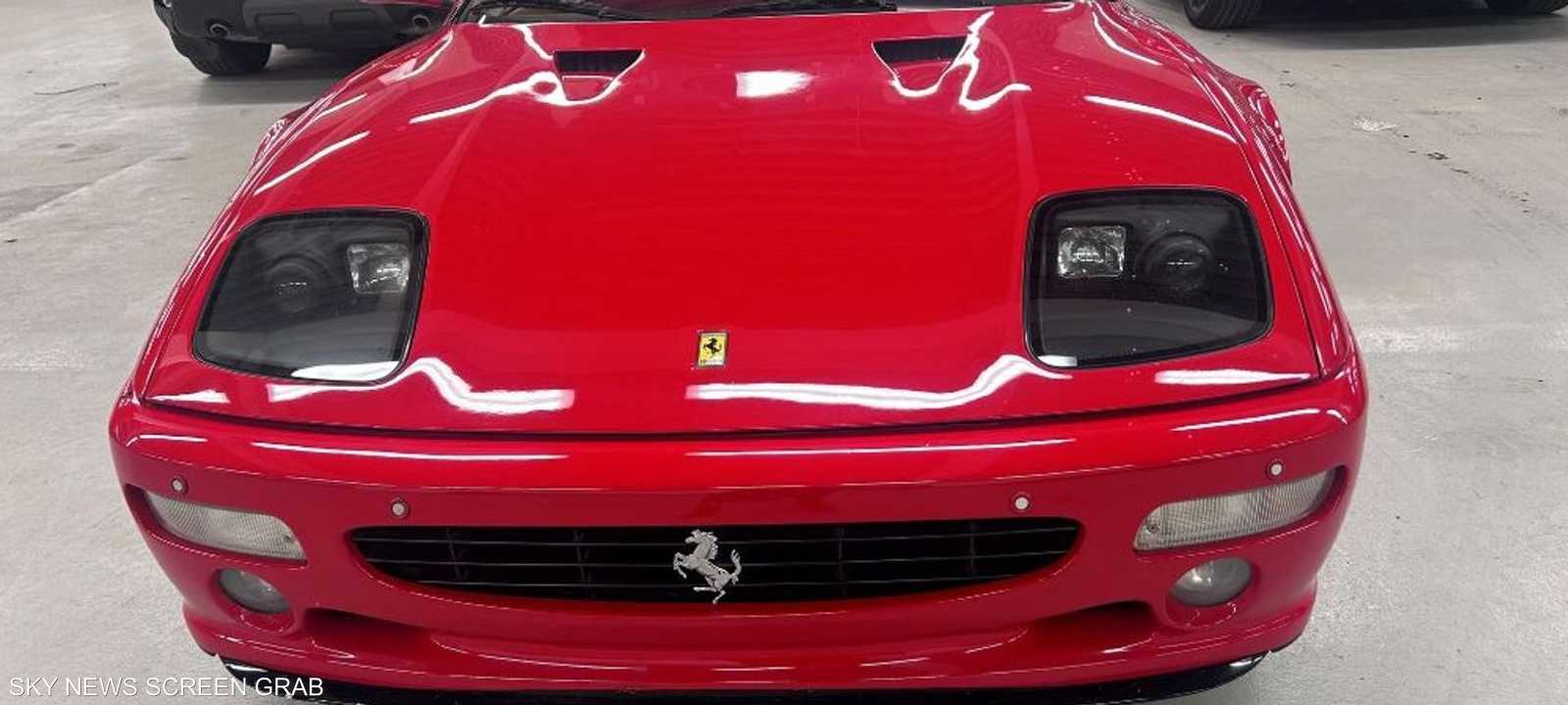 سيارة فيراري الشهيرة التي عثرت عليها الشرطة