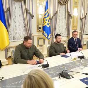 زيلينسكي: إما الإمدادات أو الخزي