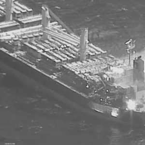 النار تشتعل في مقدمة سفينة ترو كونفيدينس