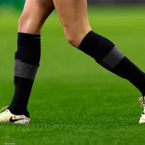 لاعبات أرسنال وضعن شريطا لاصقا فوق شعار تشلسي على جواربهن