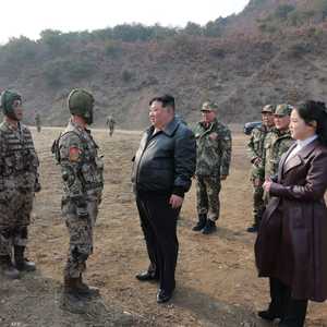 كيم جونغ أون يشرف على التدريبات العسكرية برفقة ابنته