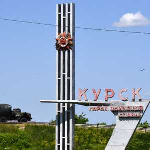 شاحنة عسكرية روسية قرب مدينة كورسك المجاورة لأوكرانيا