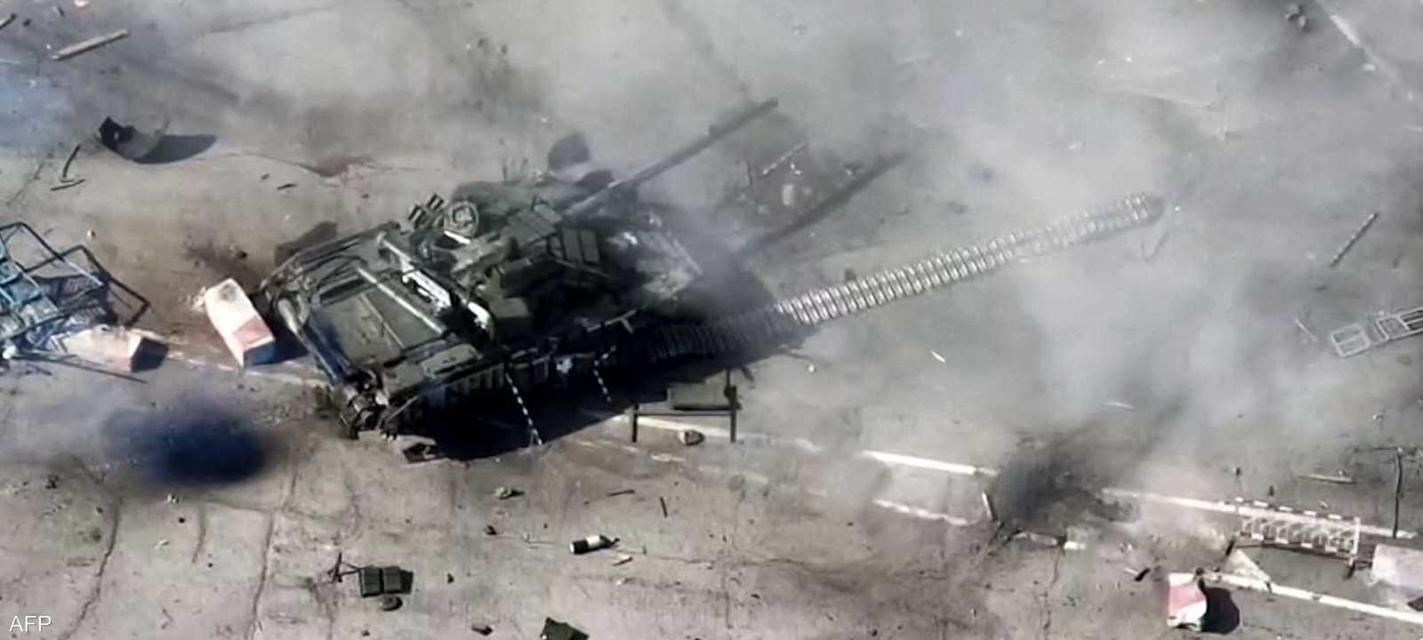 دبابة مدمرة تابعة للقوات الأوكرانية التي حاولت اختراق الحدود