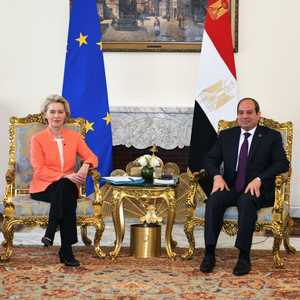 رئيسة المفوضية الأوروبية مع الرئيبس المصري