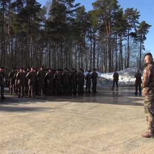 موسكو: باريس تعد قوات لإرسالها للقتال في أوكرانيا