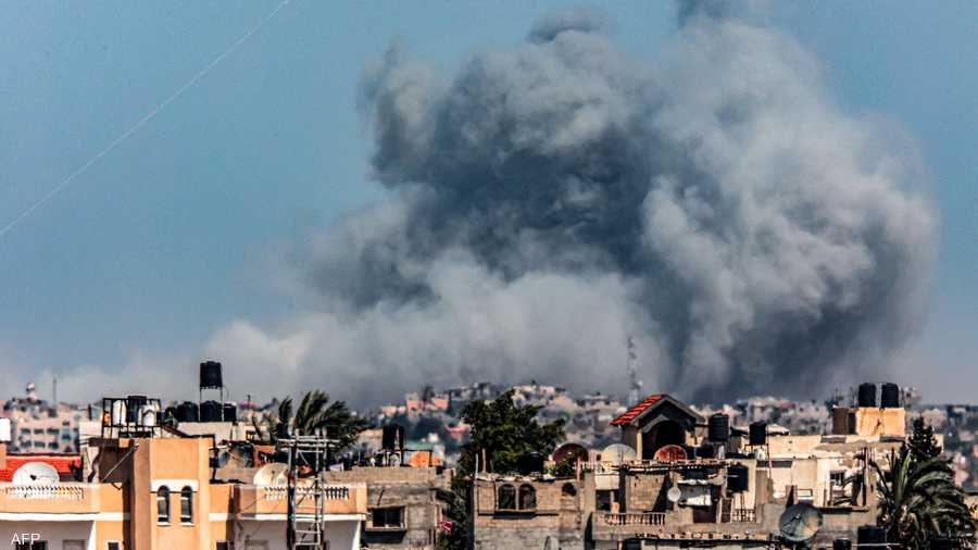 أعمدة الدخان تتصاعد بعد قصف إسرائيلي على رفح