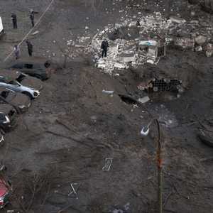 من آثار القصف الروسي على كييف اليوم الخميس