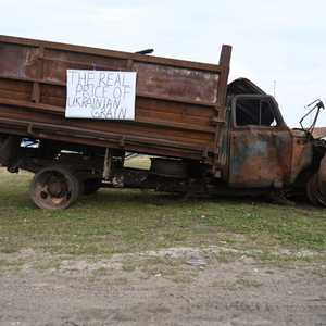 شاحنة حبوب أوكرانية مدمرة تم نقلها إلى الحدود مع بولندا