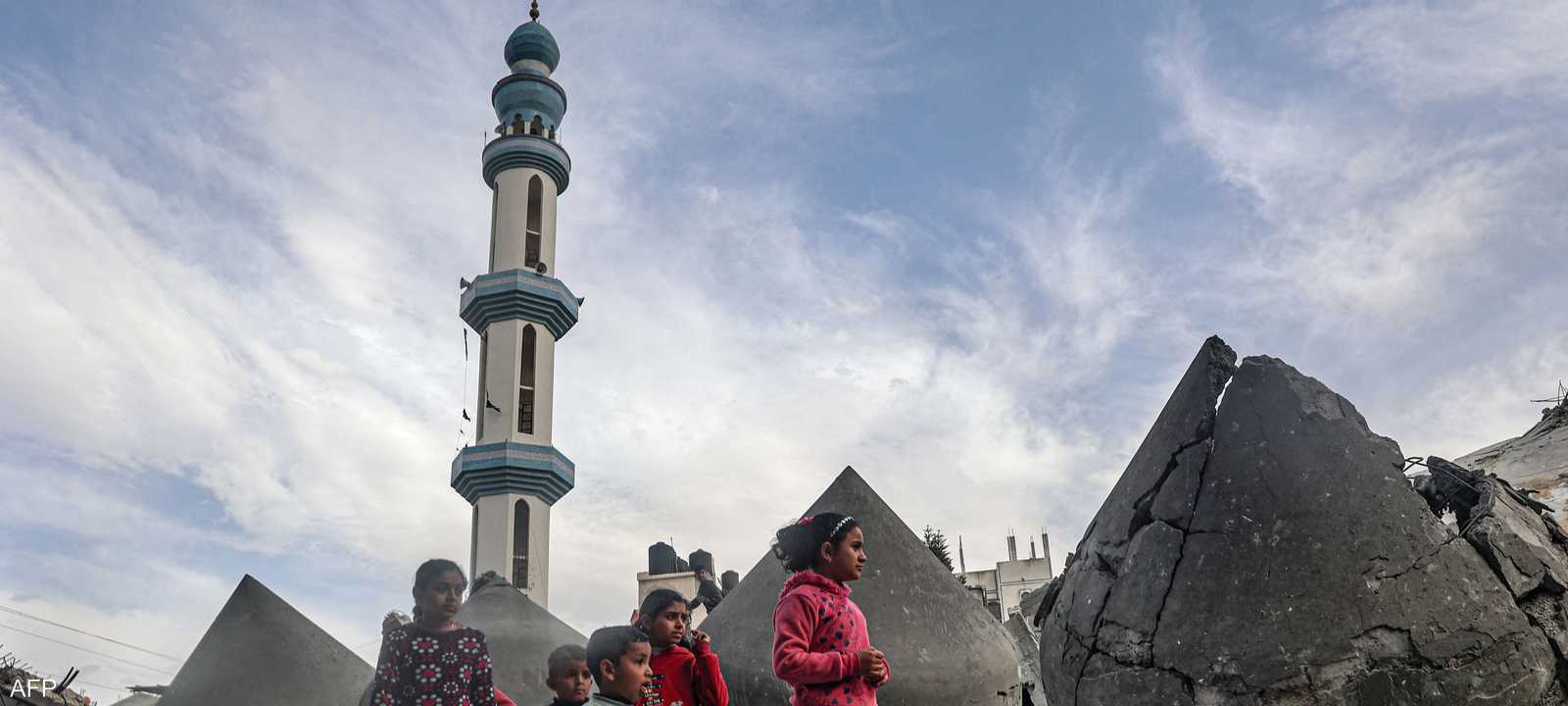 أطلال مسجد الفاروق في رفح بعد قصفه بالطيران الإسرائيلي