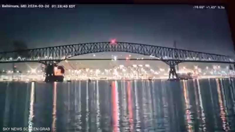 انهيار أحد أعلى الجسور في العالم إثر اصطدام سفينة حاويات