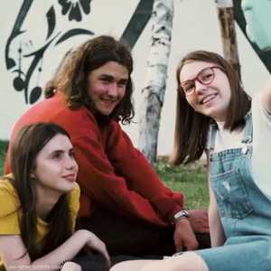 الأطفال ومنصات التواصل.. مخاطر وإجراءات