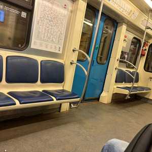 انخفاض أعداد ركاب مترو الأنفاق بشكل كبير خوفا من الهجمات