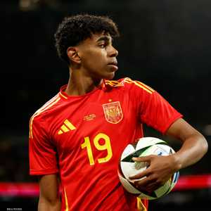 لامين يامال يبلغ من العمر 16 عاما فقط