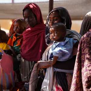 عائلات سودانية فرت من الحرب في مخيم زمزم للنازحين