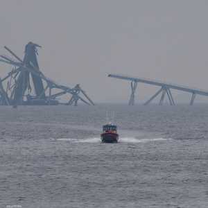 سقوط جزء كبير من جسر بالتيمور في نهر باتابسكو