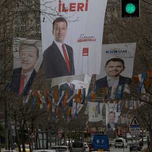 لافتات الحملات الانتخابية في شوارع إسطنبول