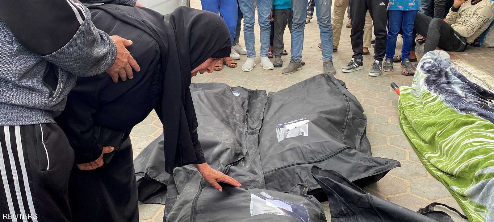 جثامين قتلى مدنيين بدير البلح جراء قصف إسرائيلي 19 مارس 2024