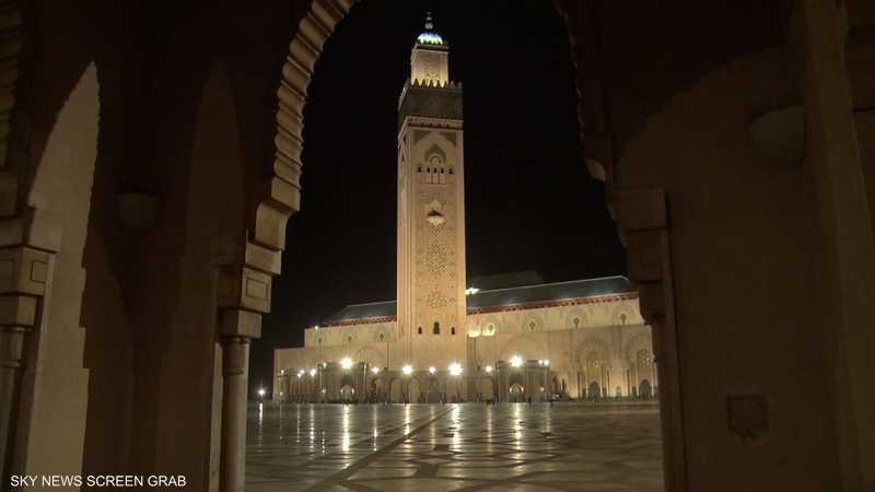 قاعة وباحة مسجد الحسن الثاني لـ105 آلاف مصل