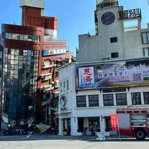 جانب من آثار الزلزال الذي ضرب تايوان