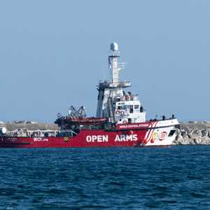 تحمل السفينة 240 طنا من المساعدات