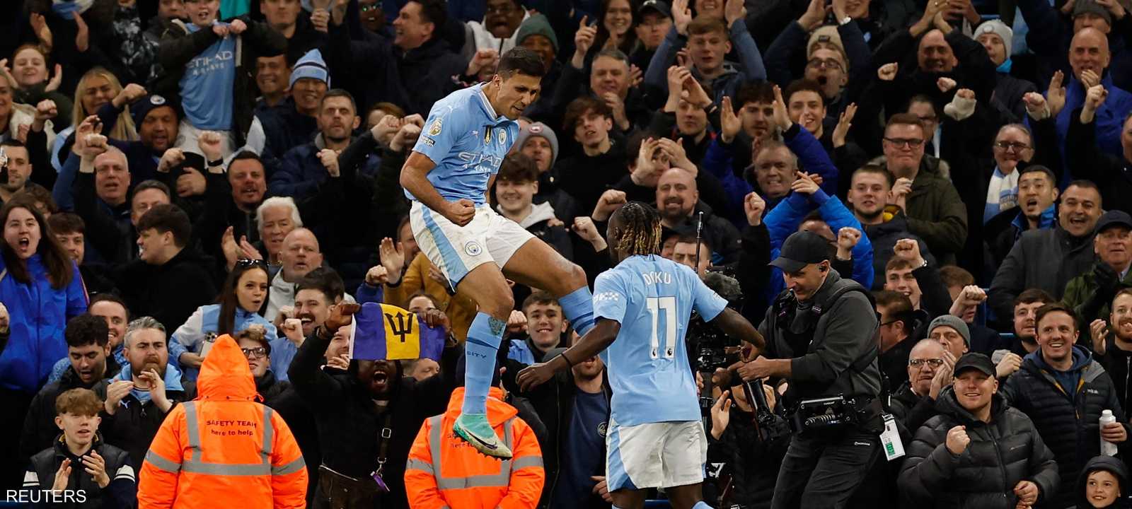 رودري يحتفل بتسجيله الهدف الأول في مرمى أستون فيلا