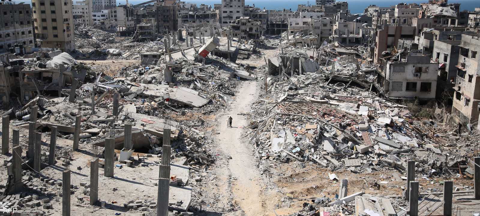 من آثار الدمار الناجم عن القصف الإسرائيلي لغزة