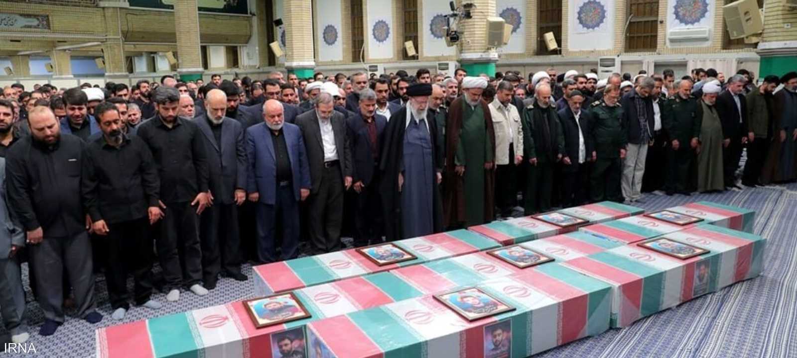المرشد الإيراني يقيم الصلاة على قتلى هجوم القنصلية الإيرانية