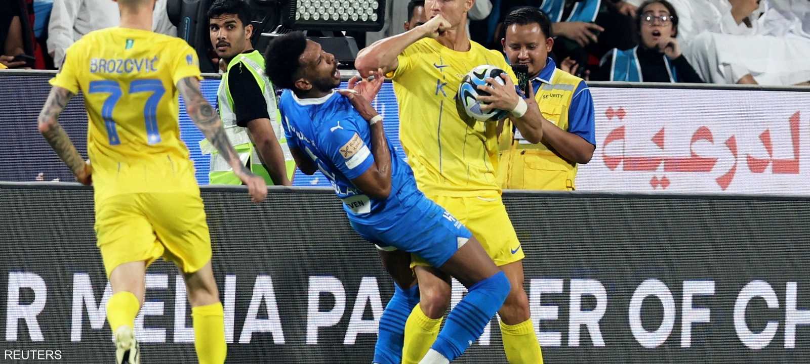 حصل رونالدو على البطاقة الحمراء