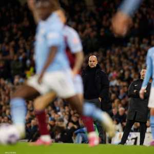 غوارديولا خلال مباراة سيتي مع آستون فيلا