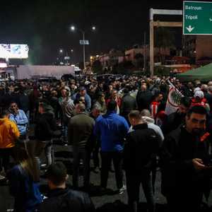 مواطنون أغلقوا طرقات في لبنان احتجاجا على مقتل سليمان