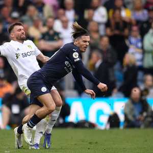 أصيب دالاس أثناء التحام مع جاك غريليش لاعب مانشستر سيتي