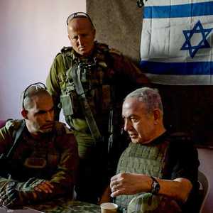 نتنياهو مع عناصر الجيش الإسرائيلي